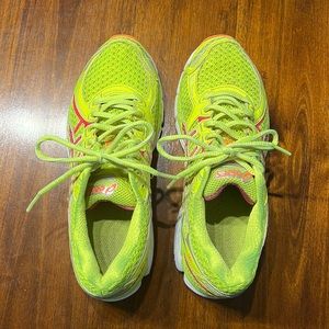 ASICS GT - 2000 running shoes size 7.5